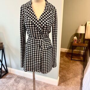 Almost Famous Black and White Houndstooth Long Sleeve Dress